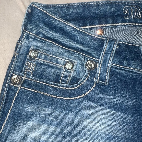 Bermuda Miss Me Shorts - Picture 4 of 4